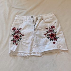 Pacsun white jean skirt red roses embroidery